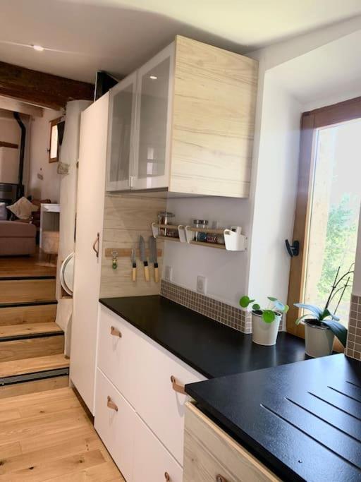 Maisonnette Atypique Cadarache-Iter Saint-Paul-les-Durance Exterior foto